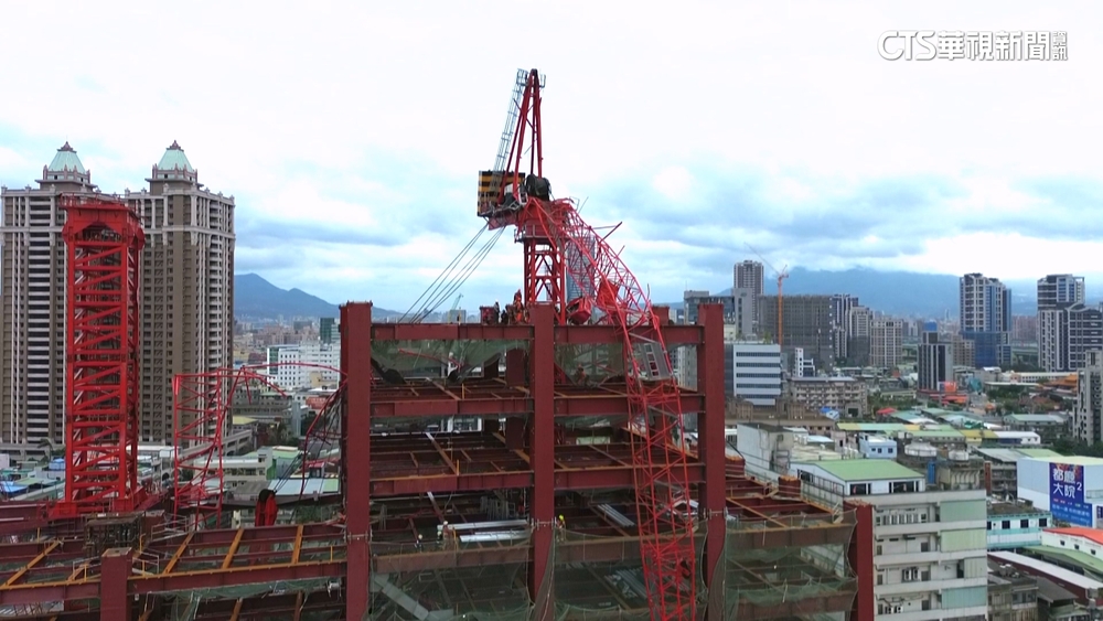 新北市府工地吊塔墜1死3傷　遭開罰勒令停工