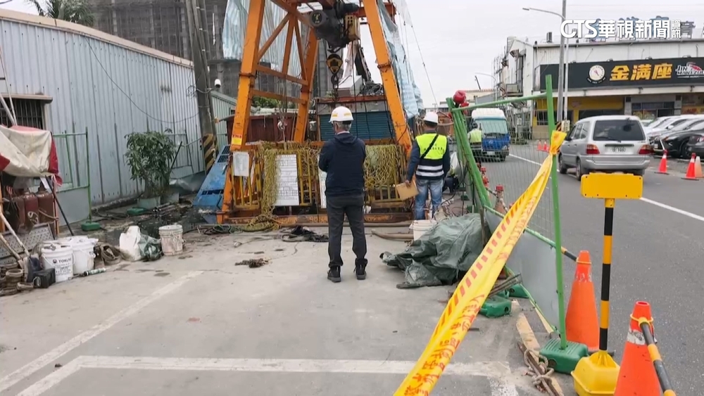 台南工地地基塌陷　守夜員遭傾倒機具重壓喪命