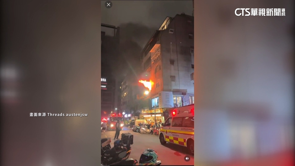 北市東區大樓氣爆竄火！　消防火場中救出8旬婦