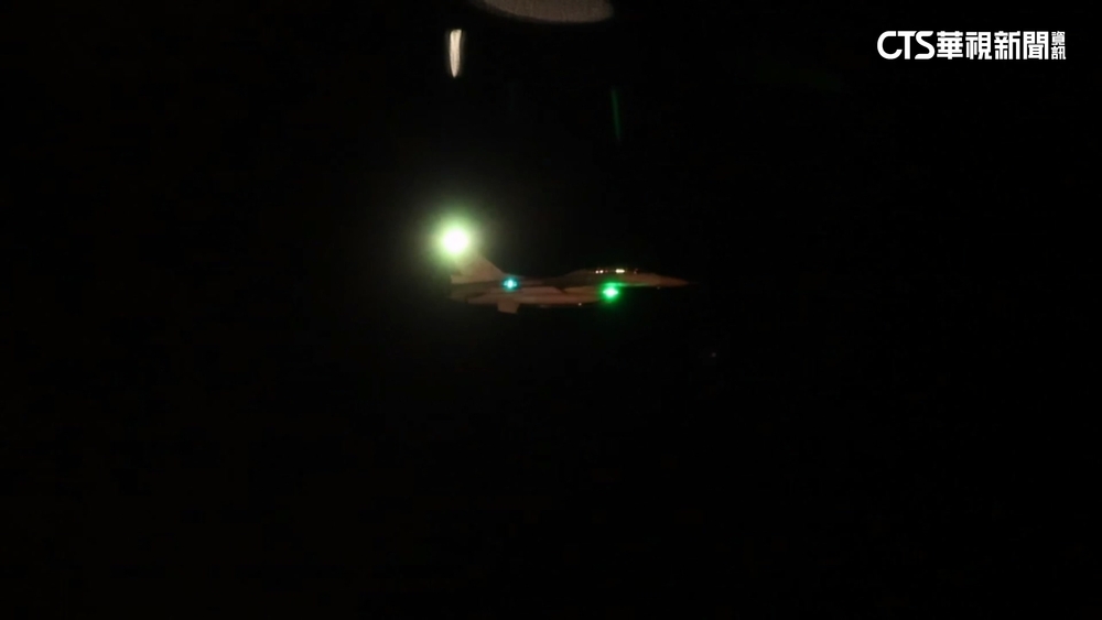 F-16升空！　高規格4架戰機伴飛迎台灣棒球英雄返國