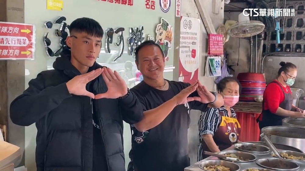 台灣英雄也愛爌肉飯！　張政禹回訪再現「ALL IN手勢」