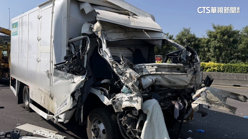 國道奪命車禍！　大貨車追撞2車.2乘客送醫不治