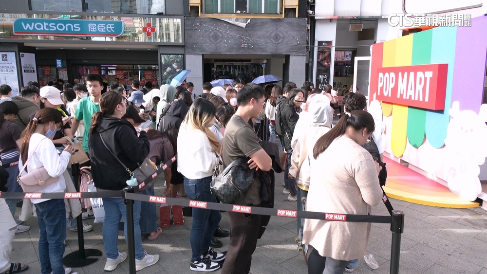 排隊4小時！粉絲不畏寒風　搶泡泡瑪特限定款
