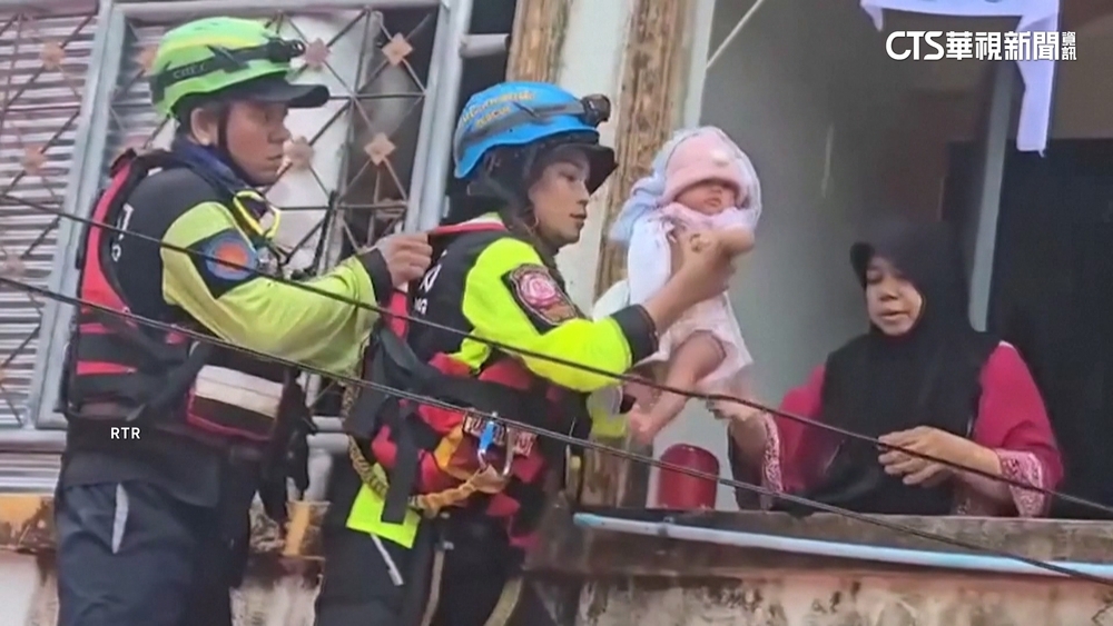 泰國南部連日暴雨成災釀9死　55萬戶受影響.冒險救嬰