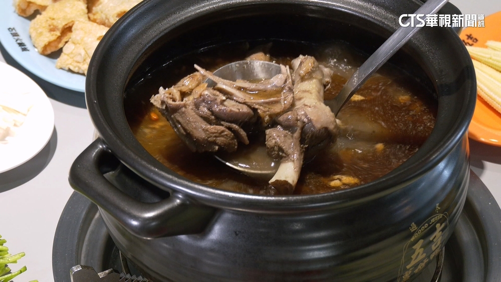 天轉冷薑母鴨旺季幾無店休　夏天放長假照給薪！