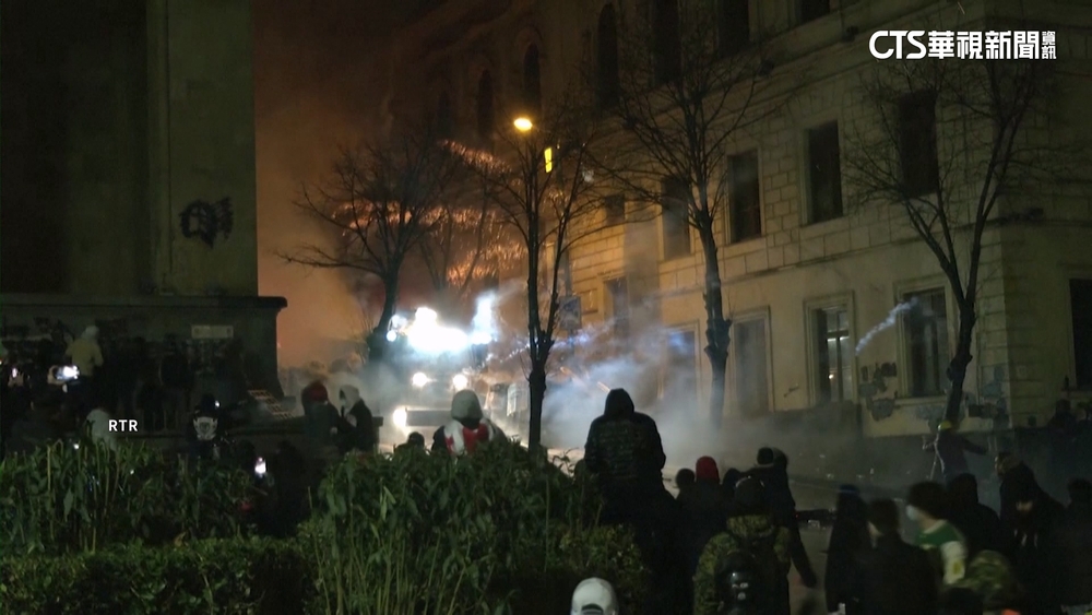 喬治亞親歐派連日示威　施放爆竹訴求入歐