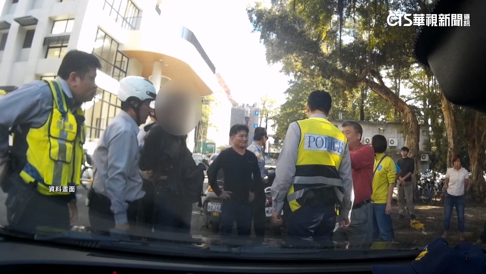 警進校園「師生面前帶小六生上警車」　家長轟離譜