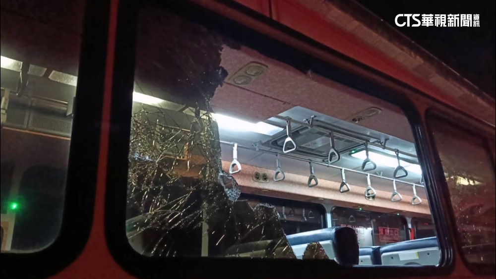 北市東山高中校車自撞電桿　3學生輕傷送醫