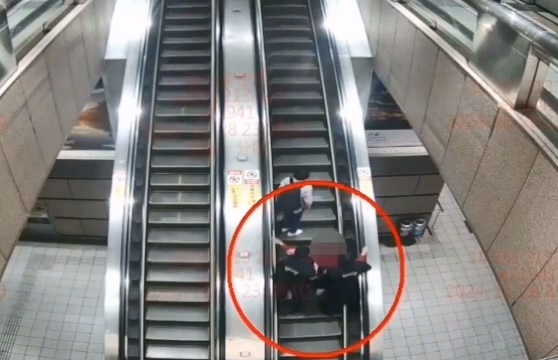 歡慶中華隊奪冠　6旬翁泥醉搭捷運手扶梯倒入捷警懷中