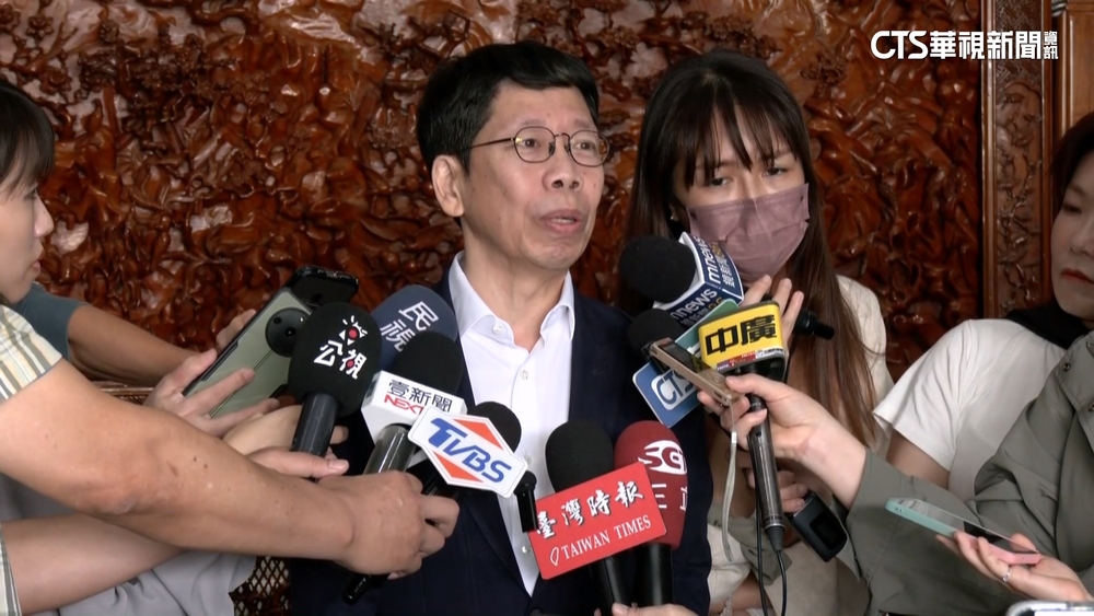 黃紹庭交保後議會首亮相　「復出」犀利質詢陳其邁