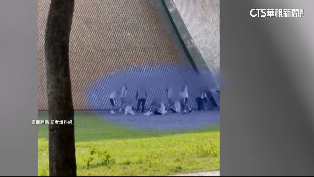 「路思義」甫重整又遭破壞　學生拿石扔外牆校方歉