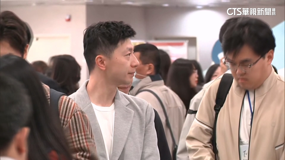 中媒稱馬龍訪女校如「進盤絲洞」　家長向馬辦抗議