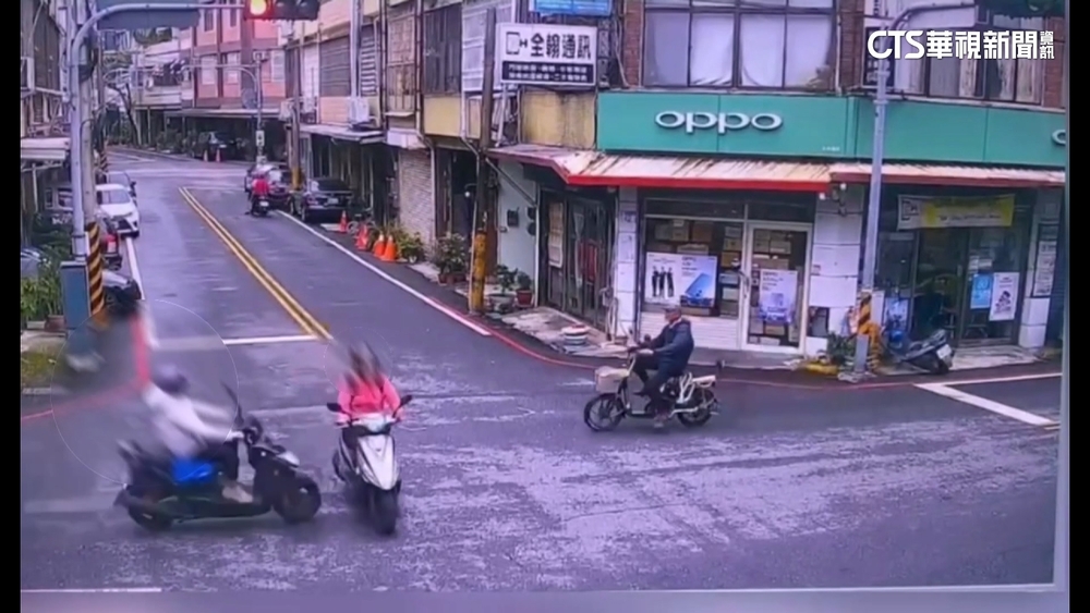 花蓮市死亡車禍！　7旬婦騎車闖紅燈遭撞.1死1傷