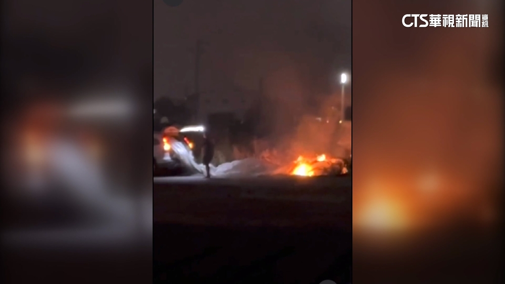 路邊燒塑膠帆布竄臭煙　環保局最重罰500萬