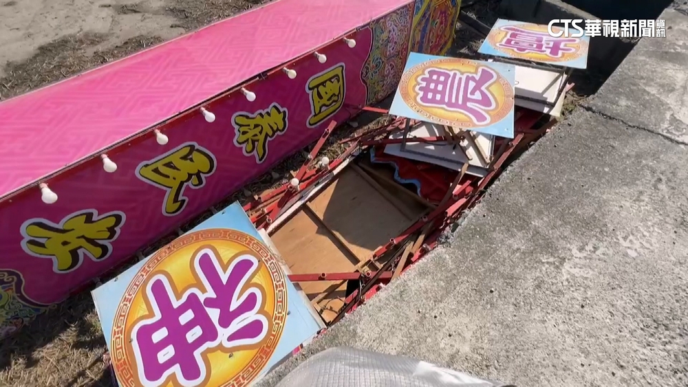 不敵9級強風　大甲鎮瀾宮清醮大典牌樓遭吹倒
