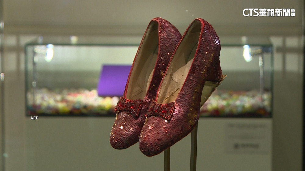 電影「綠野仙蹤」紅寶石鞋拍賣　9億台幣成交