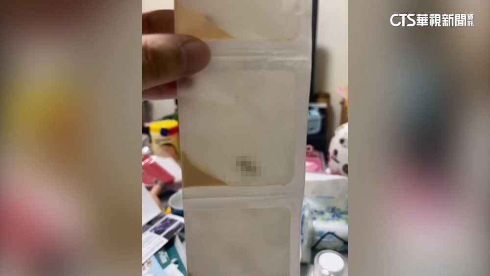 藥包驚見「活蟑螂封裡面」！　網轟：環境有多差