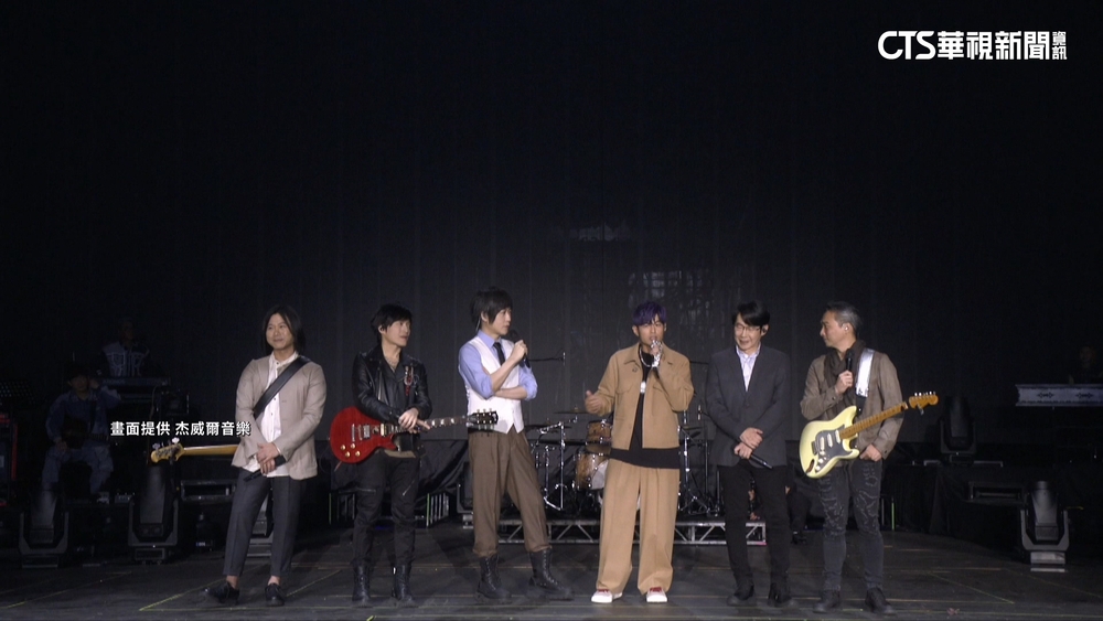 五月天驚喜現身演唱會　周杰倫笑：猜不到吧！