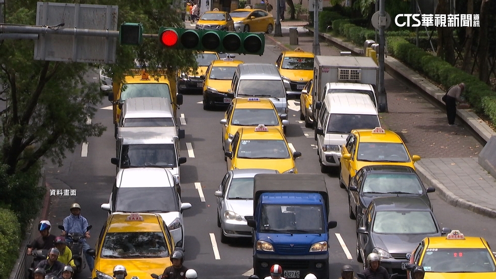 大巨蛋搭小黃至北車「喊價千元」　歌迷轟交通局要查