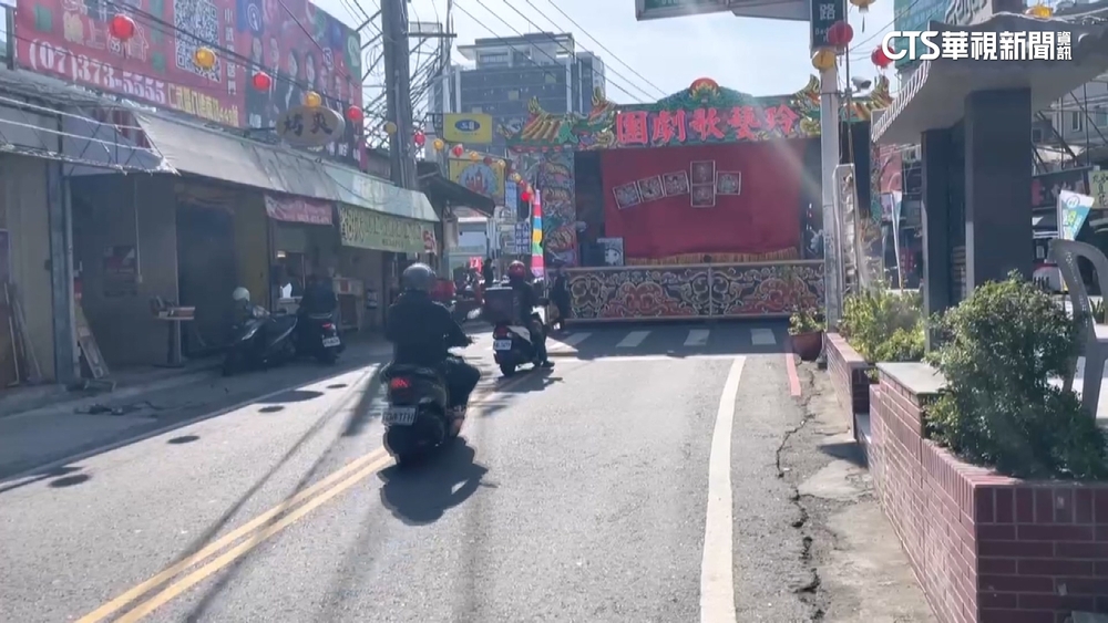 架戲棚成路障　警：路權申請不符使用規定　恐罰2400