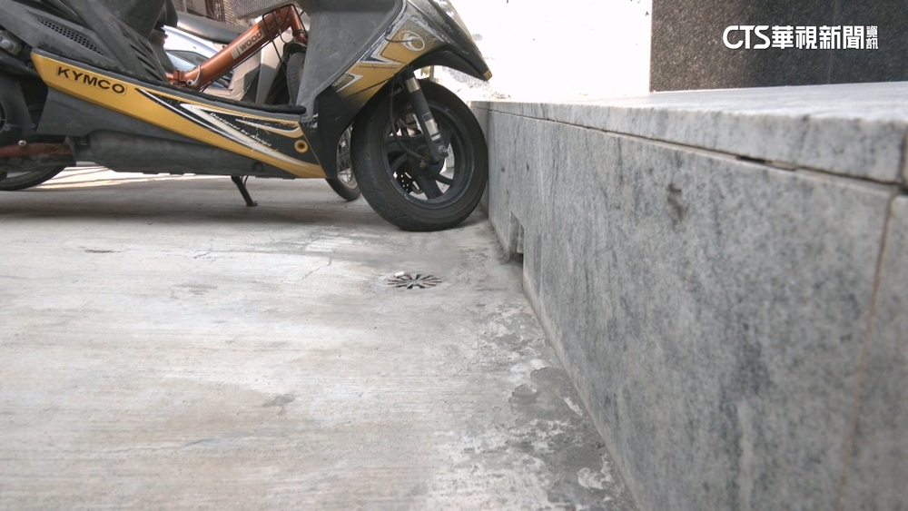 階梯高低差31.5cm！女工班慘摔　工務局：緊鄰私地無法可管