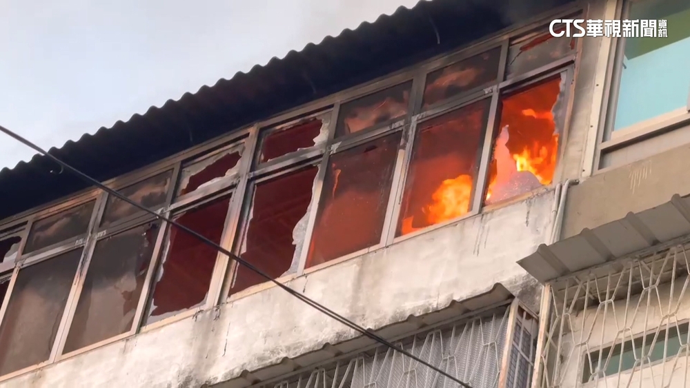 透天厝大火！屋主一家4口逃生　兒試圖滅火遭灼傷