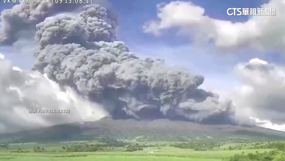菲律賓坎拉翁火山噴發　火山灰覆蓋附近小鎮