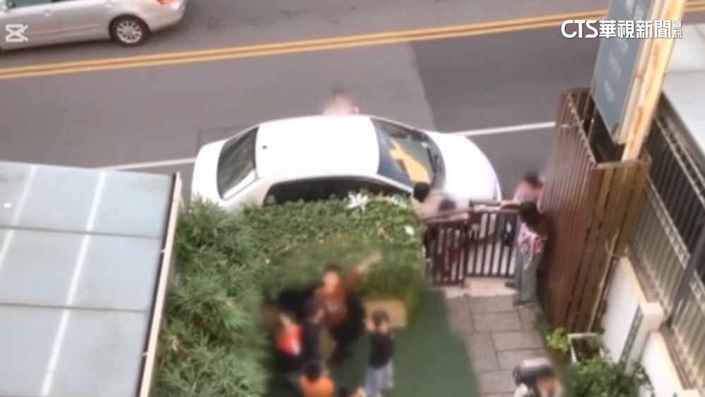 掛議會停車證！車停安親班出入口　民怨：特權嗎