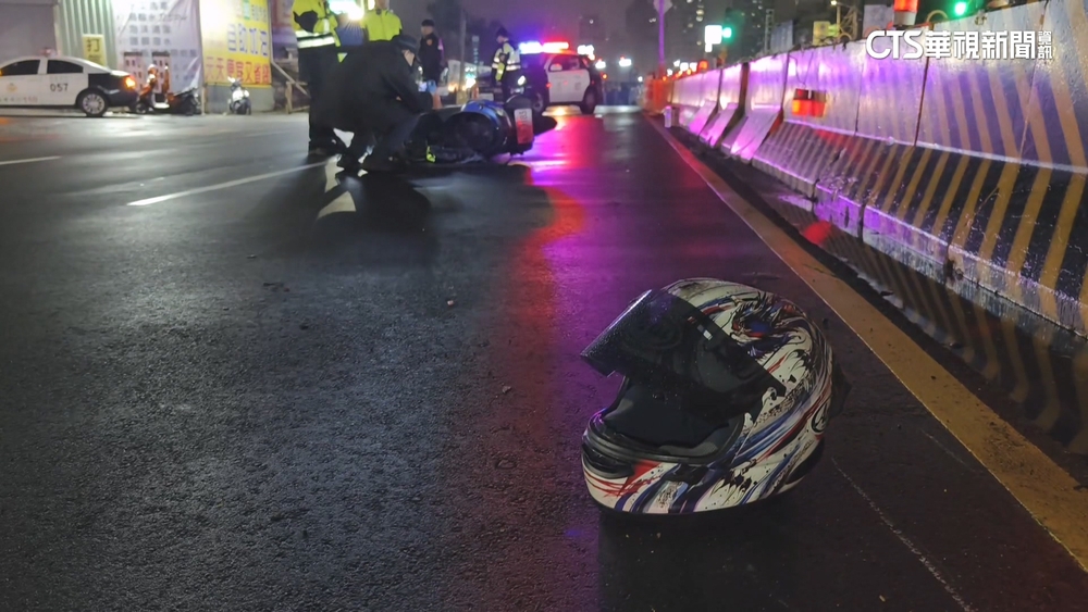 直行機車疑超速　追撞違規迴轉機車　1傷1昏迷