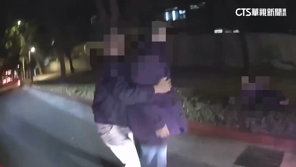 妻醉吐車上　夫付1千清潔費不夠.質疑被坑起口角