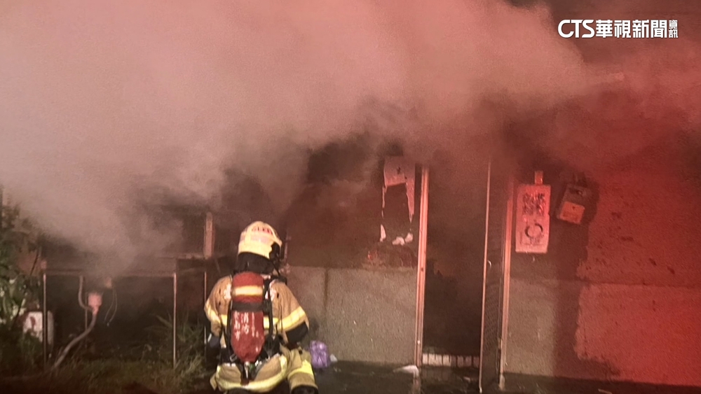 台南歸仁民宅竄火鄰驚逃　疑屋主酒後臥室縱火