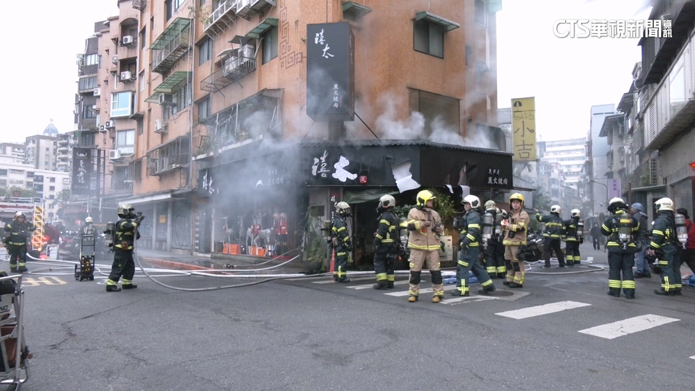 北市東區高檔燒肉店突起火！　濃煙竄出　疏散24人
