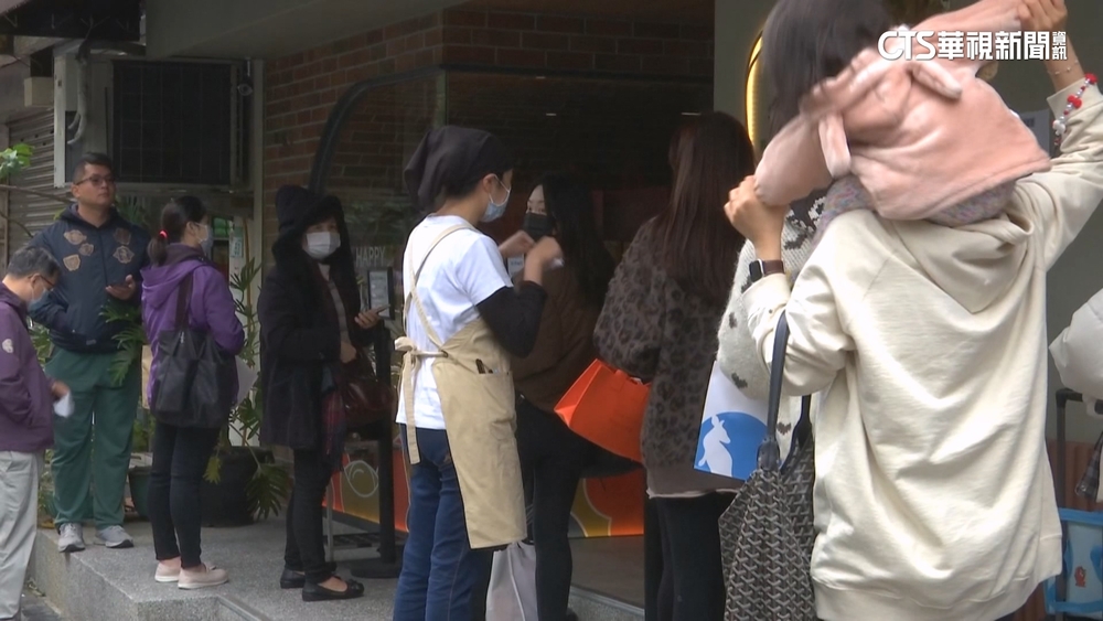 陳耀訓蛋黃酥罕見二度釋出　店家再開放現場購買