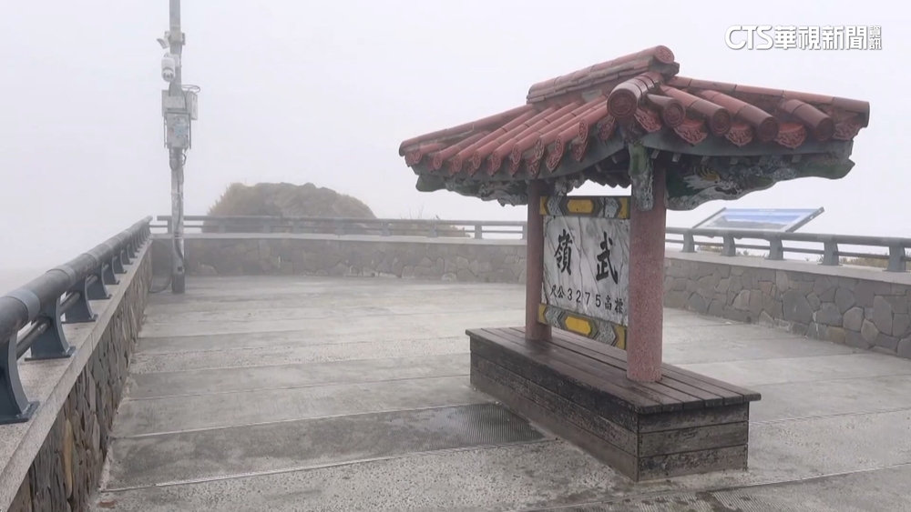 週四清晨最冷！　合歡山武陵　民眾上山「嗨等雪」