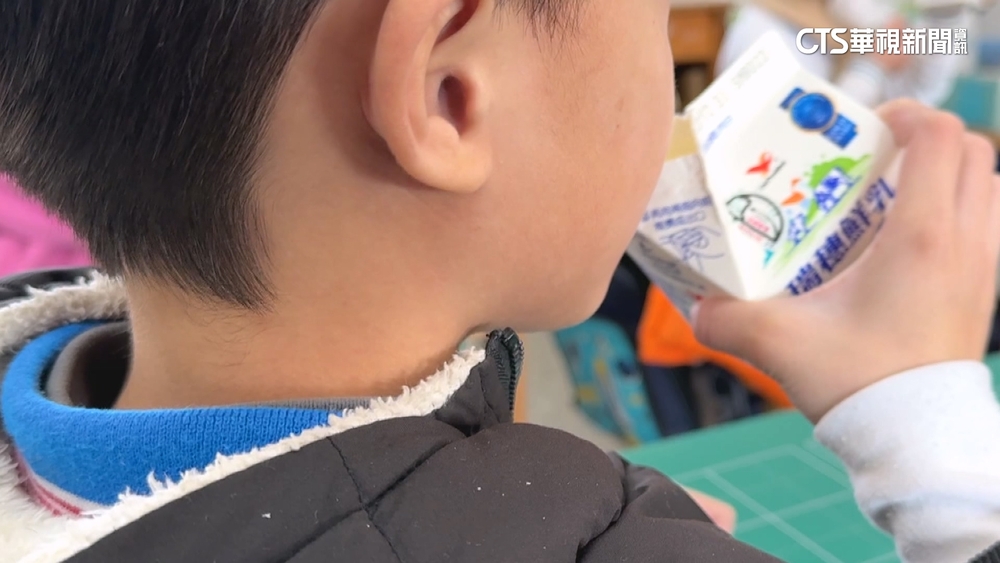 「班班喝鮮乳」喊卡地方錯愕　偏鄉師：都市才覺得多餘