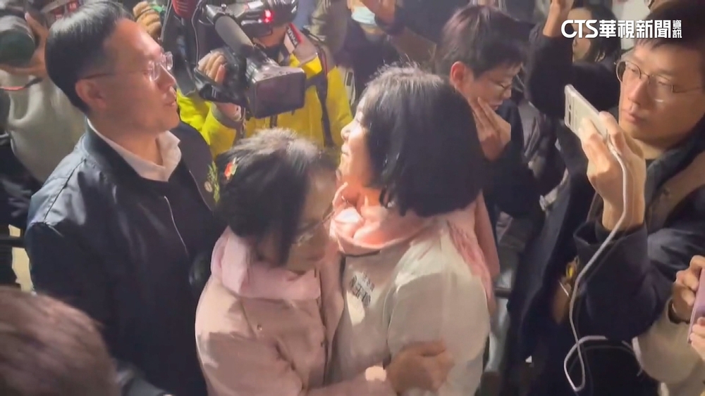 綠委破窗進議場　鄭天財威脅「放火」　黃捷：殺紅眼