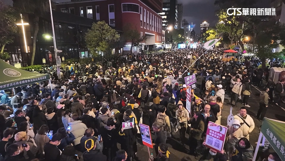 青鳥立院集結　「偶像應援燈海.改編台灣尚勇」