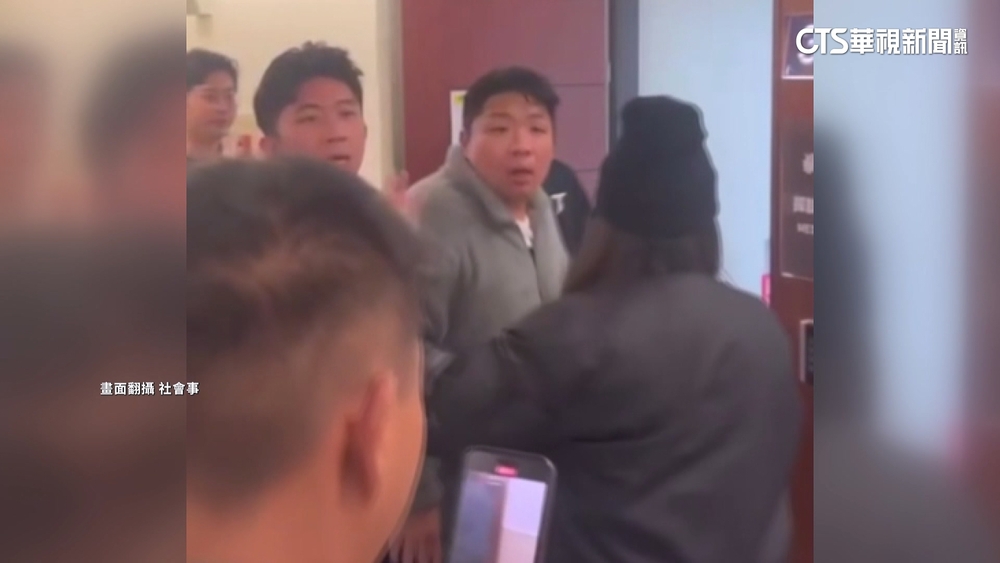 拳賽後爆衝突！統神遭黑衣人毆頭怒提告　蹦闆致歉