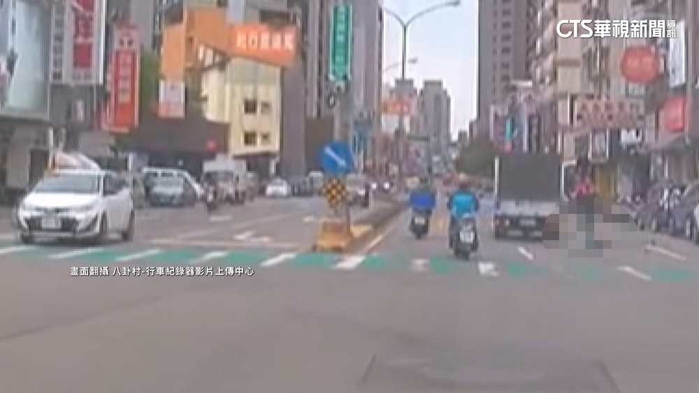 扯！台中婦拄拐杖走斑馬線　貨車未減速直接撞飛