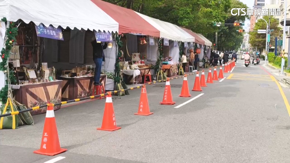 耶誕市集「面馬路」遭批動線差　市府：路面不平調整方向