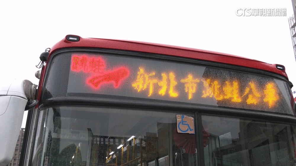 6旬男搭跳蛙公車搶座位　不聽勸怒嗆警：笑話你騙我