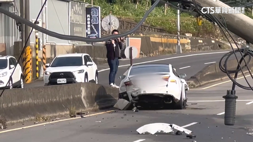 「撞」況不斷！苗.中自撞燈.電桿頻傳　幸駕駛皆無傷