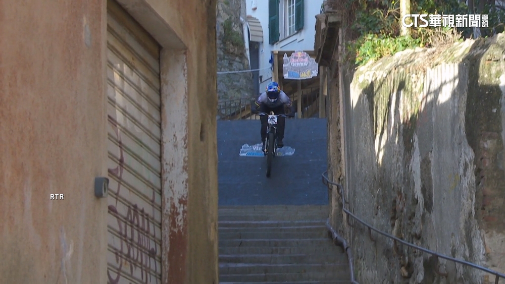 整個城市都是賽道！　自行車穿梭建築物飆速
