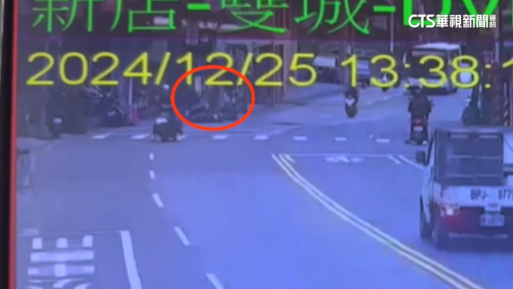 驚！　老闆裝鋁門窗失足墜樓　重壓路過騎士雙雙送醫