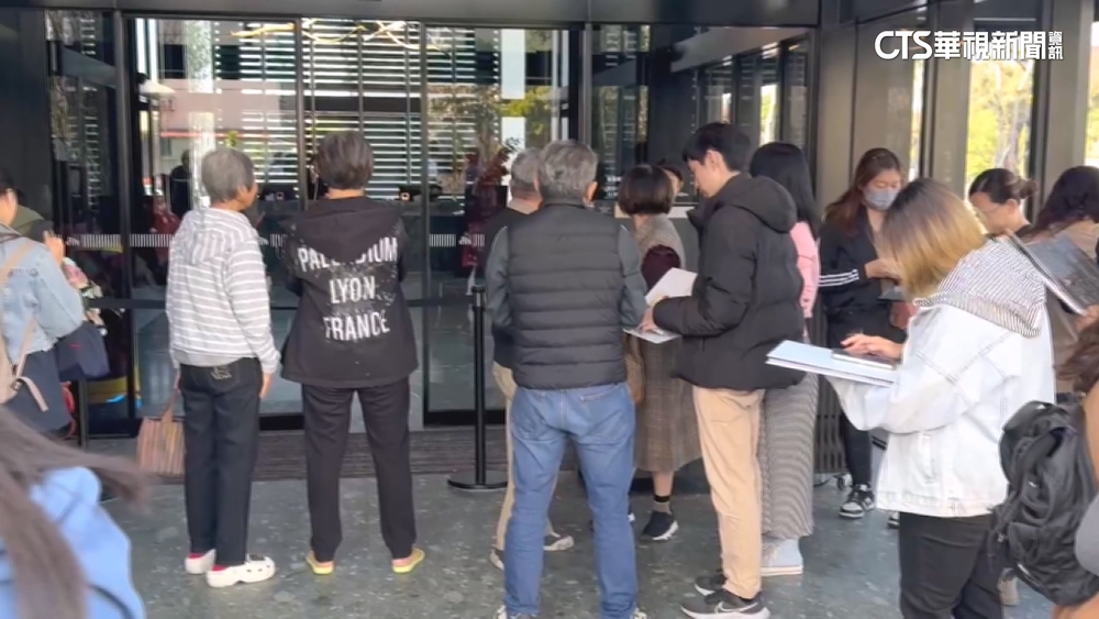 訂位還要等？後到先用餐？　民眾飆罵　燒肉店未回應