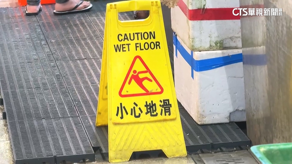 南方澳魚市場頻淹水　漁會：魚鱗堵排水溝已宣導改善