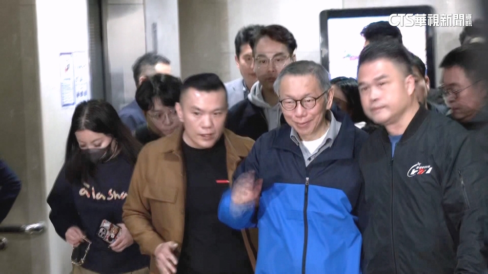 柯文哲便條寫「陳其邁.高雄國賓」　綠議員批「教戰手冊」