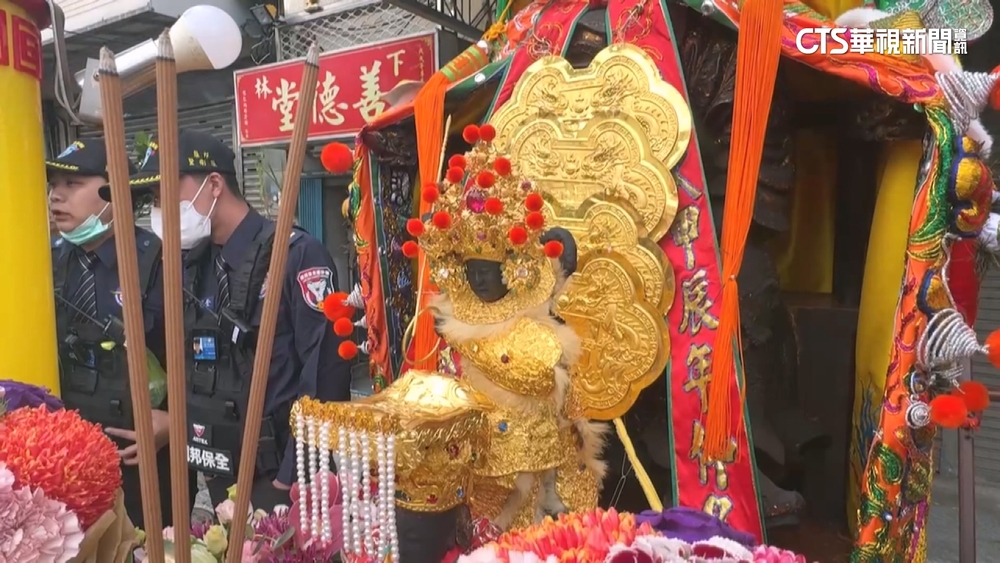 「南霸天」出轎　建安宮逾1500萬黃金隨神明遶境