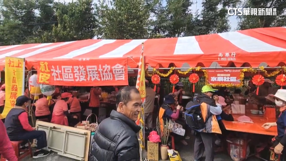 屏東萬丹紅豆節發逾2千碗「飯湯」　民眾大排長龍