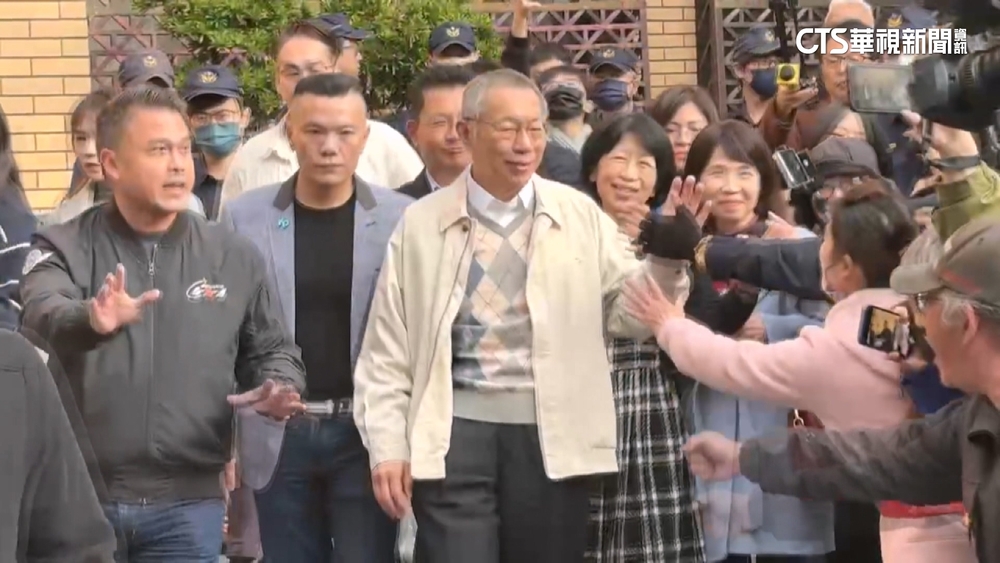 籌足7000萬交保金！　柯文哲.陳佩琪微笑快步離開北院